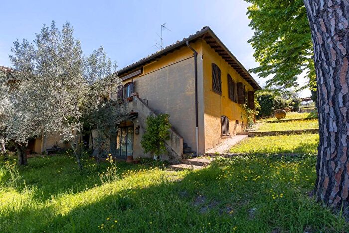 Casa con 13 locali in vendita in Firenze, Firenze