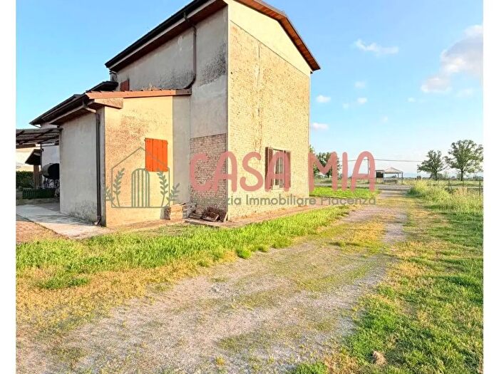 Casa quadrilocale in vendita in Loalità Zerbione, Calendasco