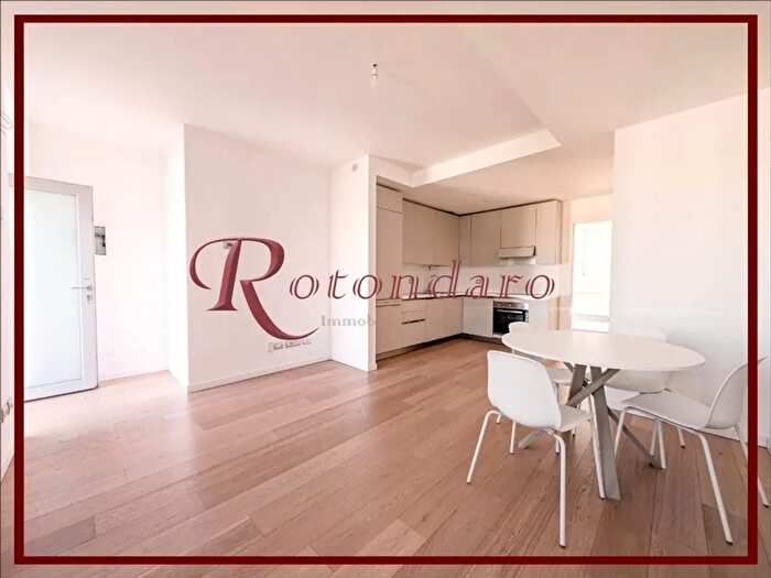 Appartamento trilocale in affitto in Via Andrea Solari, Milano