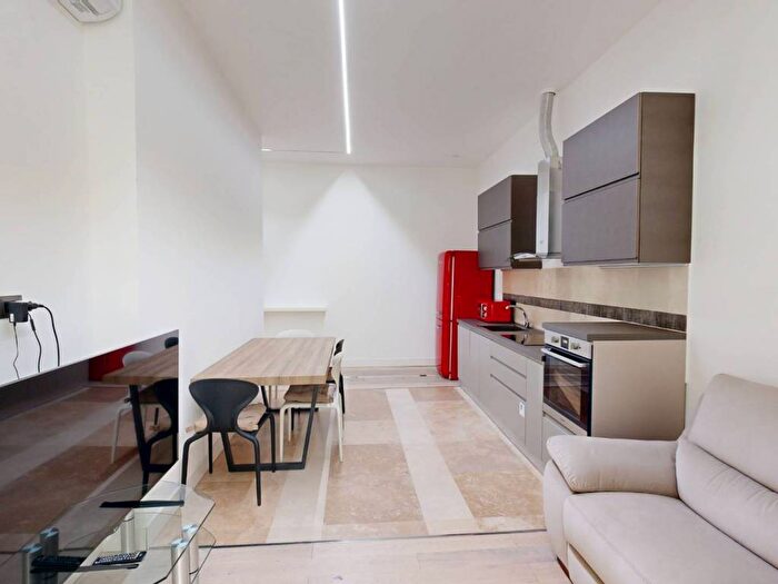 Appartamento trilocale in affitto in Certosa, Milano