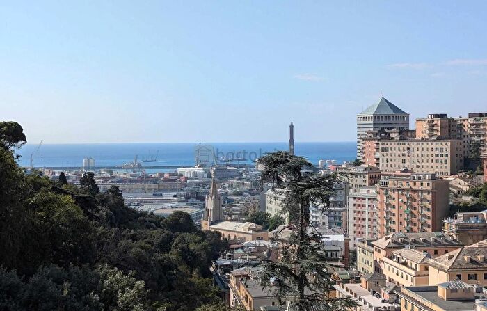 Appartamento con 7 locali in vendita in Via Forlì, Genova