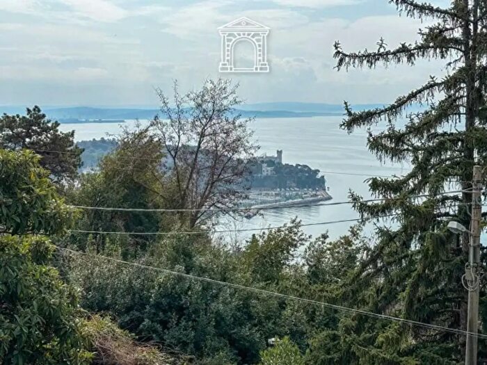 Casa con 5 locali in vendita in Via del Pucino, Trieste