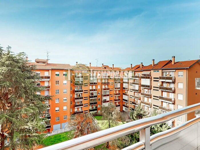 Appartamento trilocale in vendita in Viale Ungheria, Milano