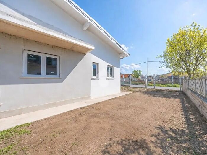 Casa trilocale in vendita in Via SantElpidio a Mare, Roma