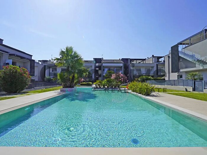 Appartamento trilocale in vendita in Località Vecchi, Peschiera Del Garda