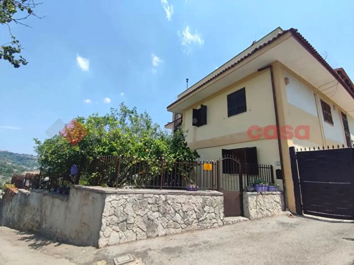 Casa con 10 locali in vendita in Via Montagna Spaccata, Napoli