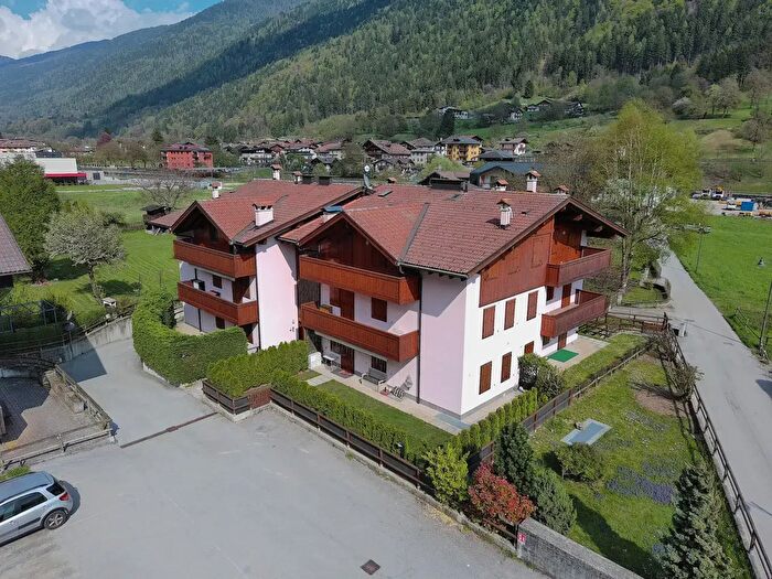 Appartamento quadrilocale in vendita in Frazione Borzago, Spiazzo
