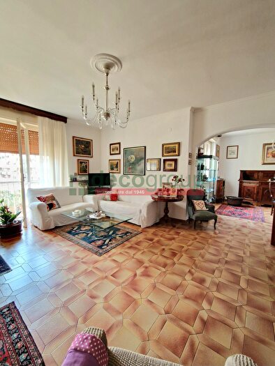 Appartamento con 5 locali in vendita in Via Ernesto Manasse, Livorno