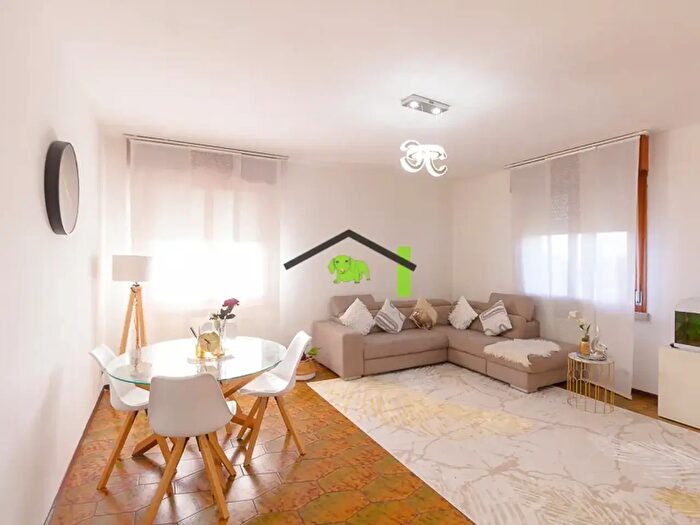 Appartamento con 8 locali in vendita in Via Interna, Pordenone