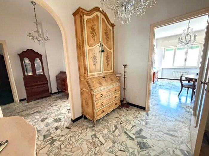 Appartamento con 6 locali in vendita in Via del Capriolo, Genova