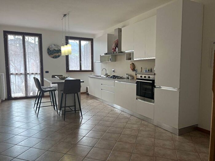 Casa con 5 locali in affitto in Via Provinciale, Centro, Viano