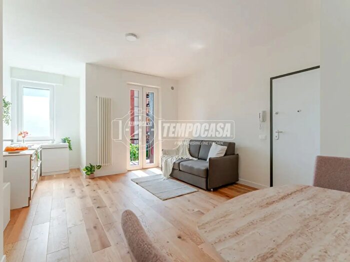 Appartamento bilocale in vendita in Via Val Blenio, Milano