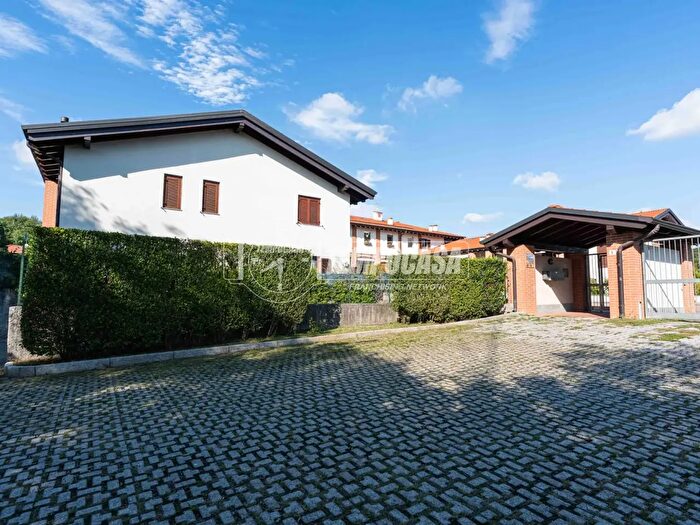 Appartamento trilocale in vendita in Figino Serenza