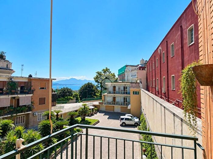 Appartamento con 5 locali in affitto in Via Monte di Dio, Chiaia, Napoli