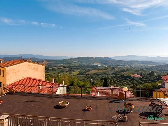 Appartamento con 6 locali in vendita in Via Nuova, Gavorrano