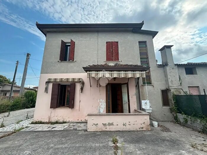 Casa quadrilocale in vendita in Via Spin, Solesino