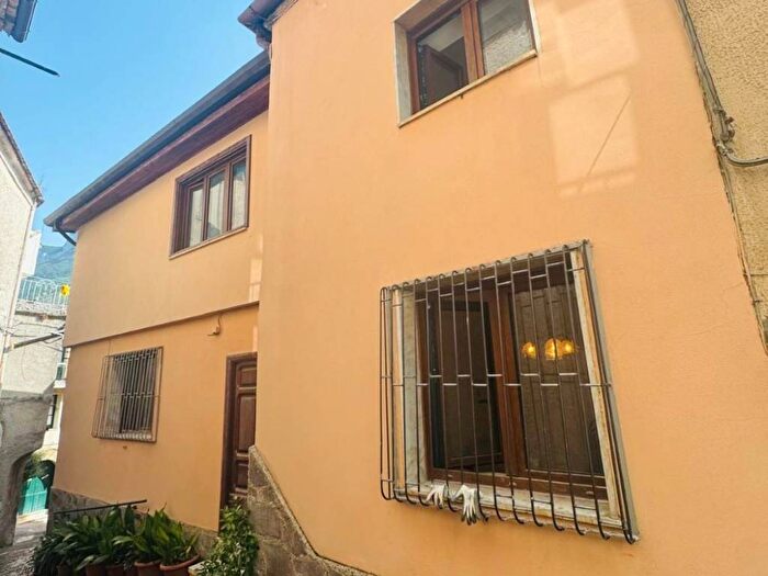 Appartamento con 6 locali in affitto in Via Mario Pagano, Centro, Sicignano degli Alburni
