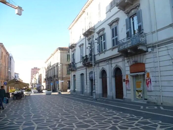 Appartamento con 6 locali in vendita in Corso Trento E Trieste, Lanciano