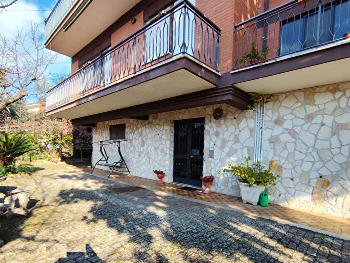 Appartamento trilocale in affitto in Centro, Giuliano di Roma