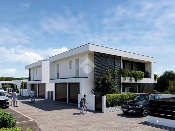 Appartamento quadrilocale in vendita in Via Brenta, Castelfranco Veneto