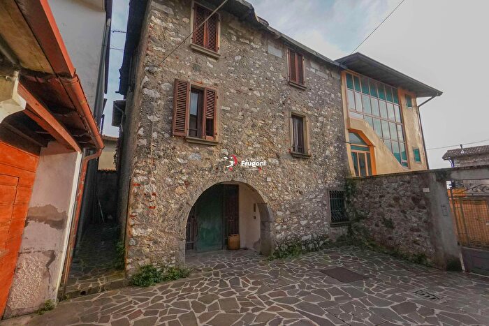 Casa quadrilocale in vendita in Bonfadio, Roe Volciano