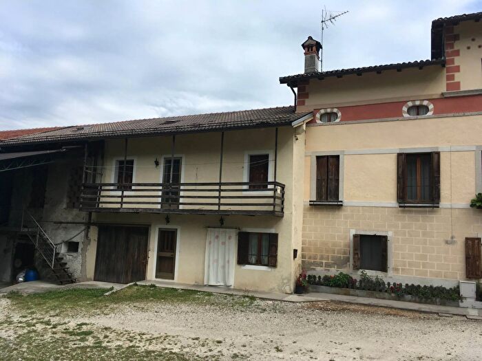Casa con 14 locali in vendita in Via Beato Bernardino, Seren Del Grappa