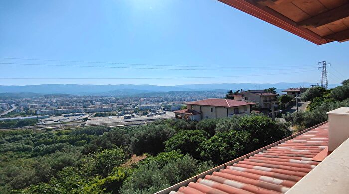 Appartamento quadrilocale in vendita in Vence, Zumpano