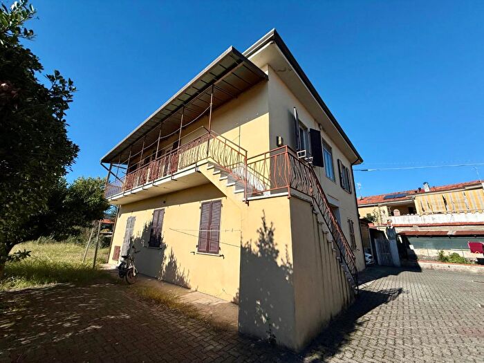 Appartamento con 5 locali in vendita in Via di Ponte, Sarzana