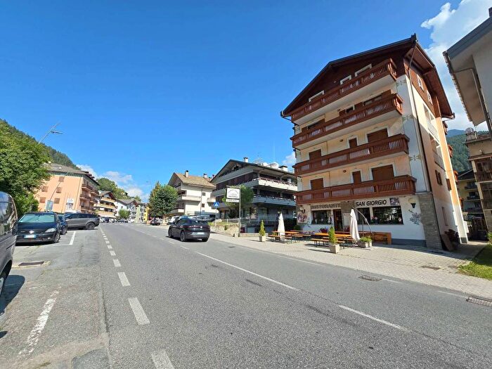 Appartamento trilocale in affitto in Via Valtellina, Aprica