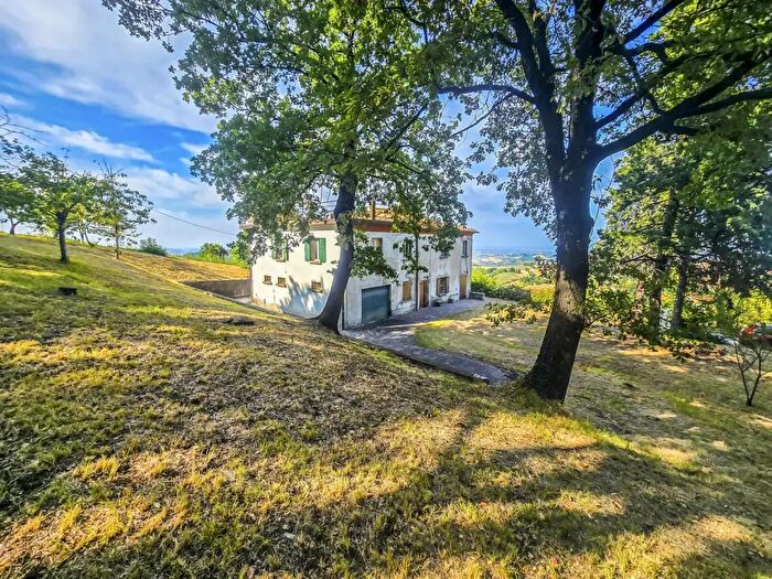 Casa con 8 locali in vendita in Via Serra Ventoso, Verucchio