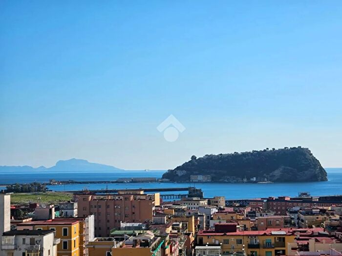 Appartamento trilocale in vendita in Via Sibilla, Napoli