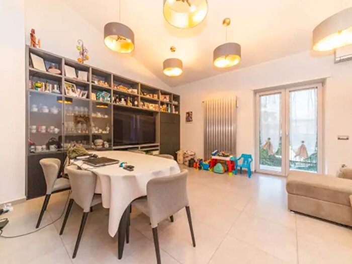 Appartamento trilocale in vendita in Via Samassi, Roma