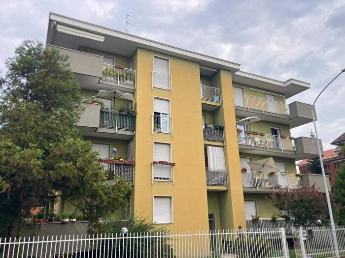 Appartamento trilocale in affitto in Via Sondrio, Sant'Edoardo, Busto Arsizio