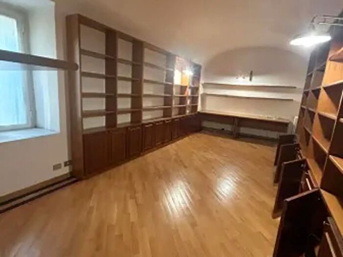 Appartamento con 6 locali in vendita in Via Raffaele Cadorna, Roma