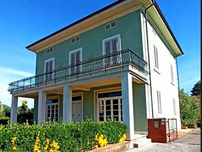 Casa con 9 locali in affitto in Lucca