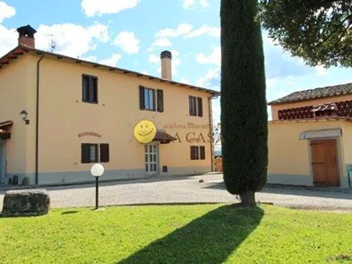 Casa con 16 locali in vendita in Reggello