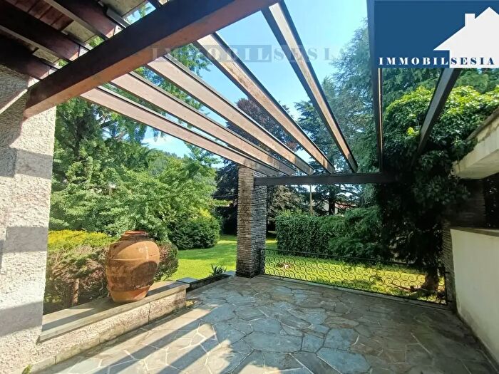 Casa con 20 locali in vendita in Rolandi, Quarona