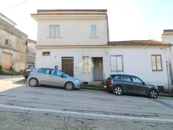 Appartamento trilocale in vendita in Via Fratelli della Valle, Castel Morrone
