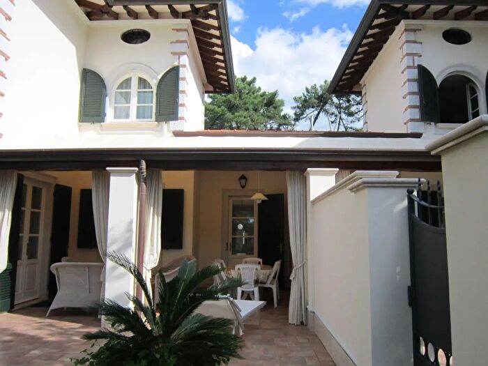 Casa con 8 locali in affitto in Via Calamandrei, Forte Dei Marmi