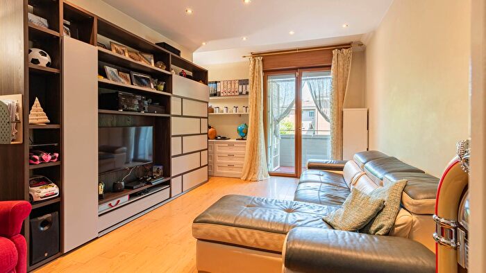 Appartamento con 6 locali in vendita in VLe Caduti sul Lavoro, Modena