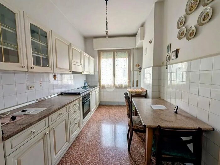 Appartamento quadrilocale in vendita in Via Federico Donaver, Genova