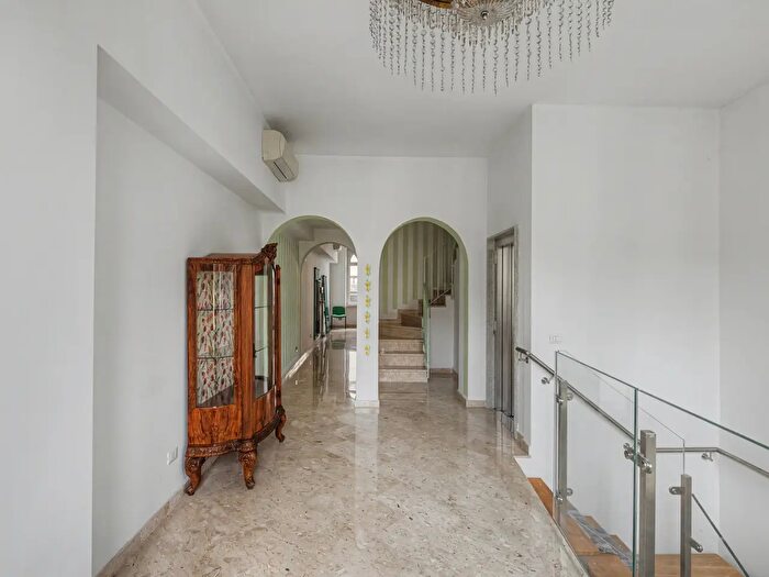 Casa con 10 locali in vendita in Via Cimarosa Domenico, Varese