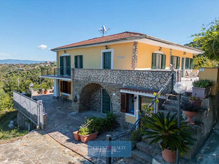 Casa con 12 locali in vendita in Via San Leo, Castellabate