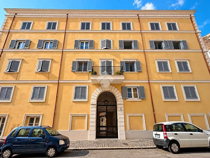 Appartamento bilocale in vendita in Via Saffi, Albano Laziale