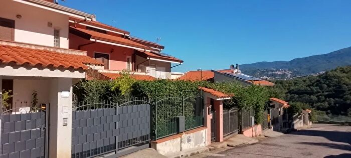 Casa con 5 locali in vendita in Via San Nicola, Aprigliano