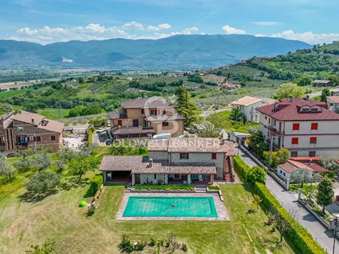 Casa con 7 locali in vendita in Belvedere di Monte Pennino, Montefalco
