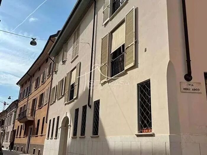 Appartamento trilocale in vendita in Via Fratelli Bandiera, Mantova