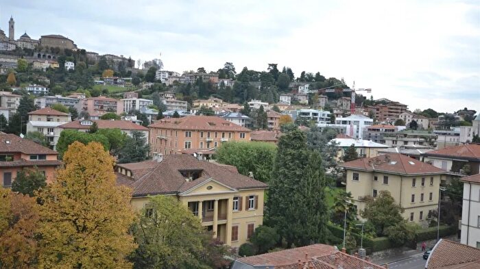 Appartamento bilocale in affitto in Via IV Novembre Bergamo Bergamo, Bergamo