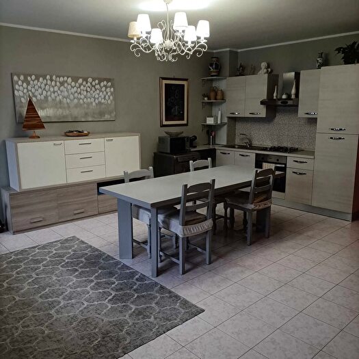 Casa con 6 locali in vendita in Centro, Zenevredo