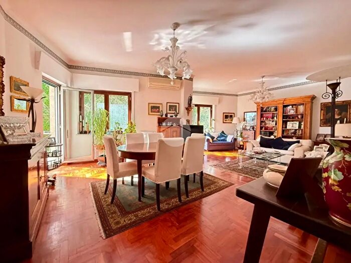 Appartamento trilocale in vendita in Parco Privato Comola Ricci, Napoli